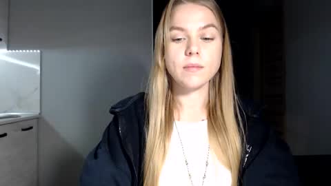 happy_fox_ online show from 12-04-25, 08:39