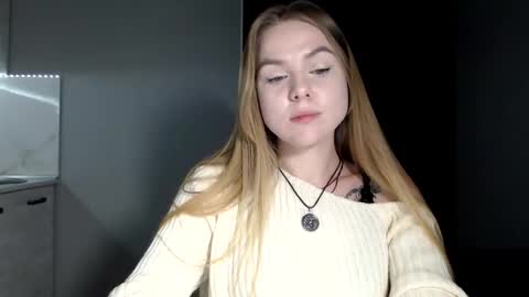 happy_fox_ online show from 04-18-26, 10:32