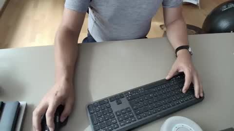 Snapshot of happybugger chatting on 09-29-25, 12:10 Cum for you online show from 09-29-25, 12:10