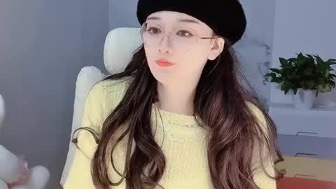 Snapshot of happysweetie168 chatting on 12-12-24, 06:25 Daisy online show from 12-12-24, 06:25