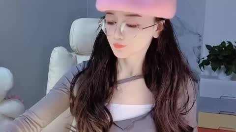 Snapshot of happysweetie168 chatting on 12-20-24, 06:50 Daisy online show from 12-20-24, 06:50