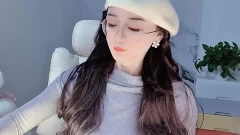 Snapshot of happysweetie168 chatting on 12-22-24, 04:06 Daisy online show from 12-22-24, 04:06