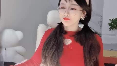 Snapshot of happysweetie168 chatting on 02-05-25, 01:33 Daisy online show from 02-05-25, 01:33