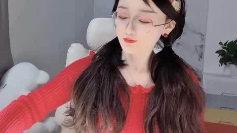 Snapshot of happysweetie168 chatting on 02-11-25, 04:55 Daisy online show from 02-11-25, 04:55