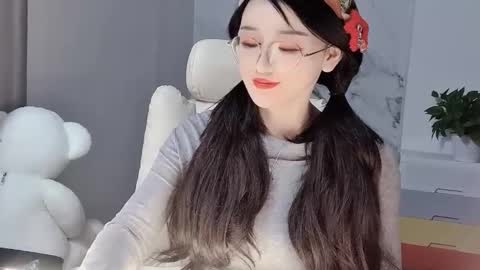 Snapshot of happysweetie168 chatting on 02-19-25, 01:50 Daisy online show from 02-19-25, 01:50