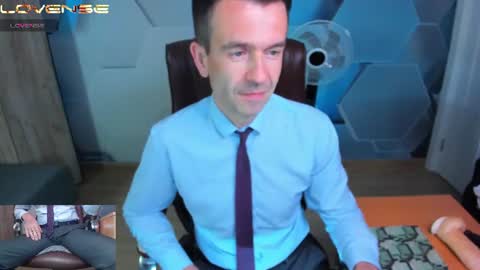 Snapshot of hard_and_juici chatting on 07-06-26, 04:09 Steve online show from 07-06-26, 04:09