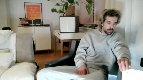 Snapshot of hard_out_here chatting on 10-19-25, 05:13 Chris online show from 10-19-25, 05:13