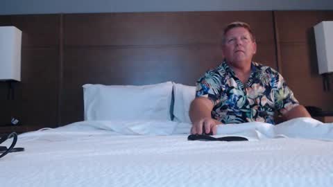 Steele and Cassie online show from 12-05-25, 04:54