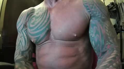 Snapshot of hardbody205a chatting on 12-01-24, 10:32 hardbody205a online show from 12-01-24, 10:32