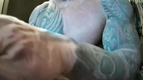 Snapshot of hardbody205a chatting on 01-05-25, 11:33 hardbody205a online show from 01-05-25, 11:33