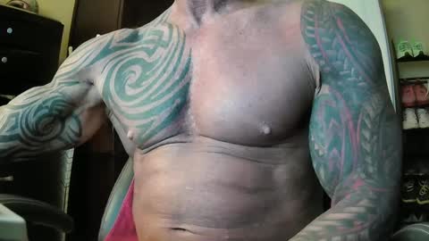 Snapshot of hardbody205a chatting on 10-01-25, 12:27 hardbody205a online show from 10-01-25, 12:27