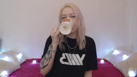 Emily online show from 07-04-26, 09:43