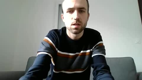 Mika online show from 03-08-25, 09:39