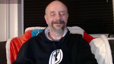 MrLazy online show from 12-24-24, 01:06