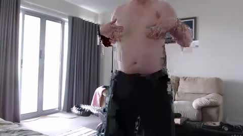 Snapshot of hardyes_indeed chatting on 10-23-25, 02:11 hardyes_indeed online show from 10-23-25, 02:11