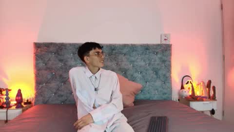 Snapshot of hari_andre_ chatting on 01-07-26, 01:13 H A R I A N D R E online show from 01-07-26, 01:13