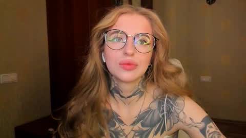 Snapshot of harley_kimm chatting on 11-14-25, 05:50 Julia online show from 11-14-25, 05:50