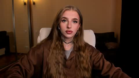 Julia online show from 04-12-26, 05:12