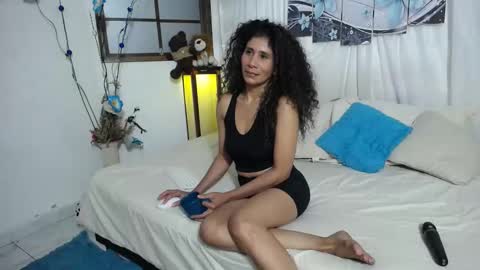 Snapshot of harley_quinns1 chatting on 01-24-25, 02:49 harley_quinns1 online show from 01-24-25, 02:49