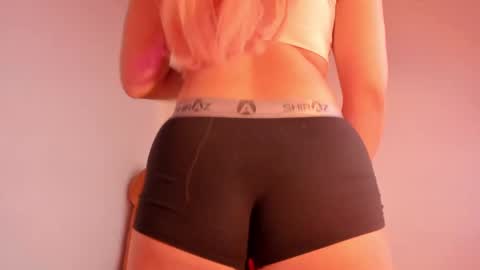 Snapshot of harley_red chatting on 10-05-25, 05:39 Annie online show from 10-05-25, 05:39