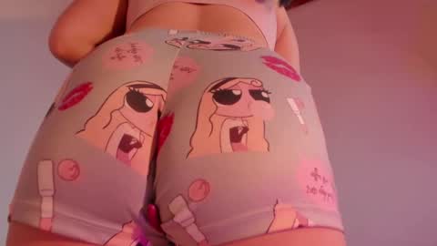 Snapshot of harley_red chatting on 12-04-25, 06:12 Annie online show from 12-04-25, 06:12