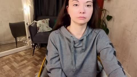 Snapshot of harmoni_love chatting on 04-27-26, 05:16 Alice online show from 04-27-26, 05:16