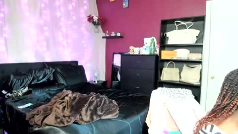 Snapshot of harmonie_marquise chatting on 12-30-24, 10:01 Harmonie Marquise online show from 12-30-24, 10:01