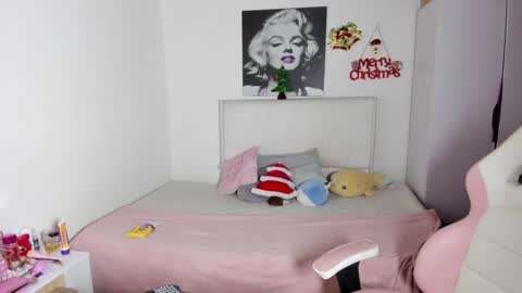 Snapshot of harmony_murr chatting on 01-06-25, 04:13 vanessa online show from 01-06-25, 04:13