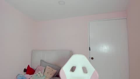 Snapshot of harmony_murr chatting on 01-20-25, 04:34 vanessa online show from 01-20-25, 04:34