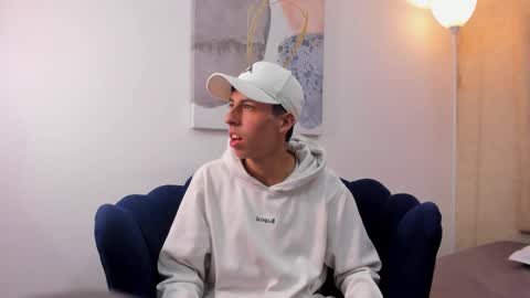   H  K   online show from 09-23-25, 12:19