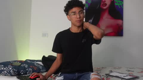 Snapshot of harrytwink18 chatting on 12-20-24, 01:22 HARRY online show from 12-20-24, 01:22