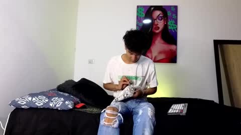 Snapshot of harrytwink18 chatting on 01-14-25, 01:28 HARRY online show from 01-14-25, 01:28