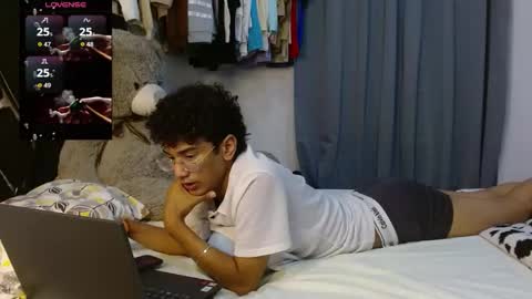 Snapshot of harrytwink18 chatting on 04-08-26, 02:33 HARRY online show from 04-08-26, 02:33