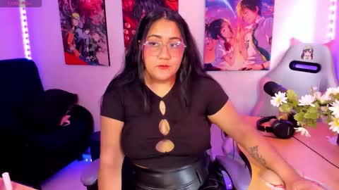 Snapshot of haruu2 chatting on 10-05-25, 02:37 karen online show from 10-05-25, 02:37