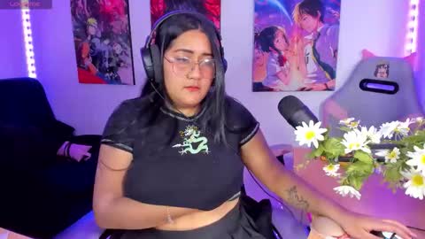 Snapshot of haruu2 chatting on 11-05-25, 10:21 karen online show from 11-05-25, 10:21