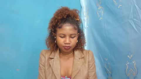hasleyinah online show from 06-12-26, 10:58