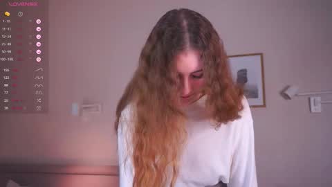 Snapshot of hasta_la_kissy chatting on 11-30-25, 05:22 Mary online show from 11-30-25, 05:22