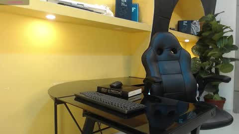 Snapshot of hatsajones chatting on 09-12-25, 12:27 hatsajones online show from 09-12-25, 12:27