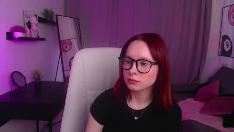 Mia online show from 03-18-26, 07:33