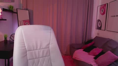 Mia online show from 04-16-26, 07:31