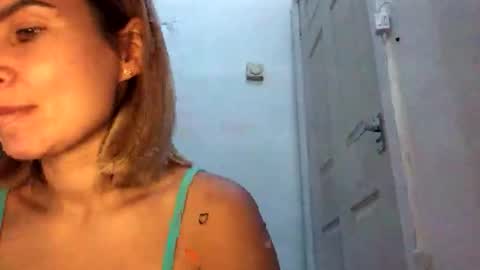 Snapshot of hayle_emmie chatting on 10-19-25, 08:42 Hayle online show from 10-19-25, 08:42