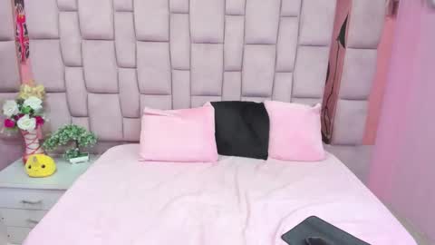 hazel_18_ online show from 10-28-25, 07:49