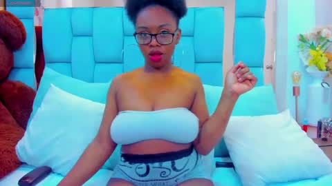 hazel_lanee online show from 04-26-26, 04:32