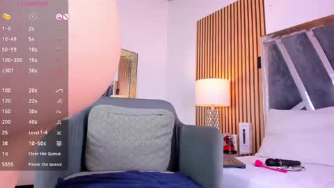 Snapshot of hazel_ross_tcw chatting on 12-19-24, 01:29 Hazel online show from 12-19-24, 01:29