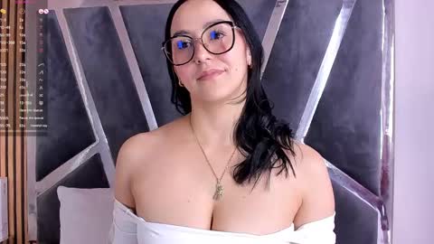 Snapshot of hazel_ross_tcw chatting on 01-31-25, 07:29 Hazel online show from 01-31-25, 07:29