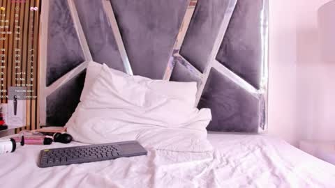 Snapshot of hazel_ross_tcw chatting on 02-17-25, 03:53 Hazel online show from 02-17-25, 03:53