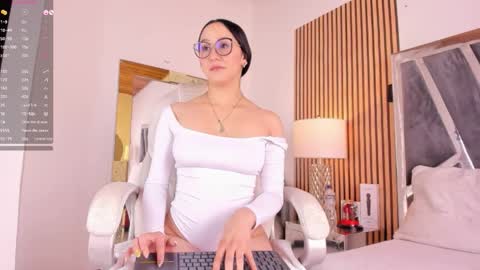 Snapshot of hazel_ross_tcw chatting on 02-19-25, 12:22 Hazel online show from 02-19-25, 12:22