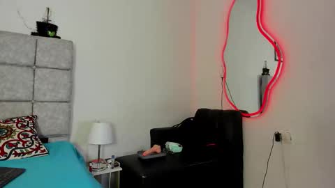 Snapshot of hazel_slim_ chatting on 01-05-26, 06:33 hazel_slim_ online show from 01-05-26, 06:33