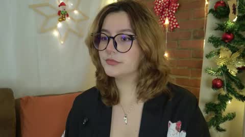 Snapshot of hazelbrownn23 chatting on 11-21-25, 01:37 Hazel Brown online show from 11-21-25, 01:37