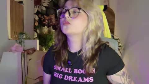 Snapshot of hazelbrownn23 chatting on 05-13-26, 12:30 Hazel Brown online show from 05-13-26, 12:30